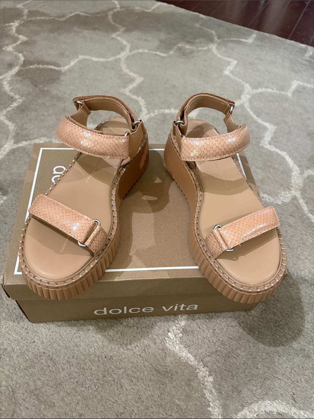 Dolce Vita Debra, Toffee embossed leather strap platform sandal size 7.5 - Picture 3 of 17